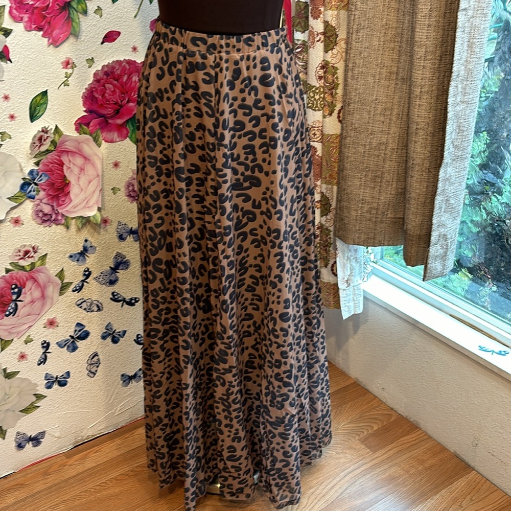 Chicwish, retro brown/black abstract animal print watercolor maxi skirt. Size XL